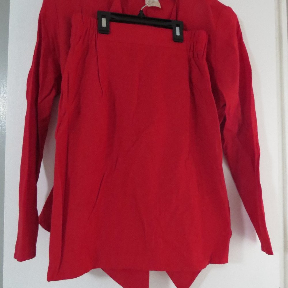 VTG Women's 2 pc suit by VUE 717